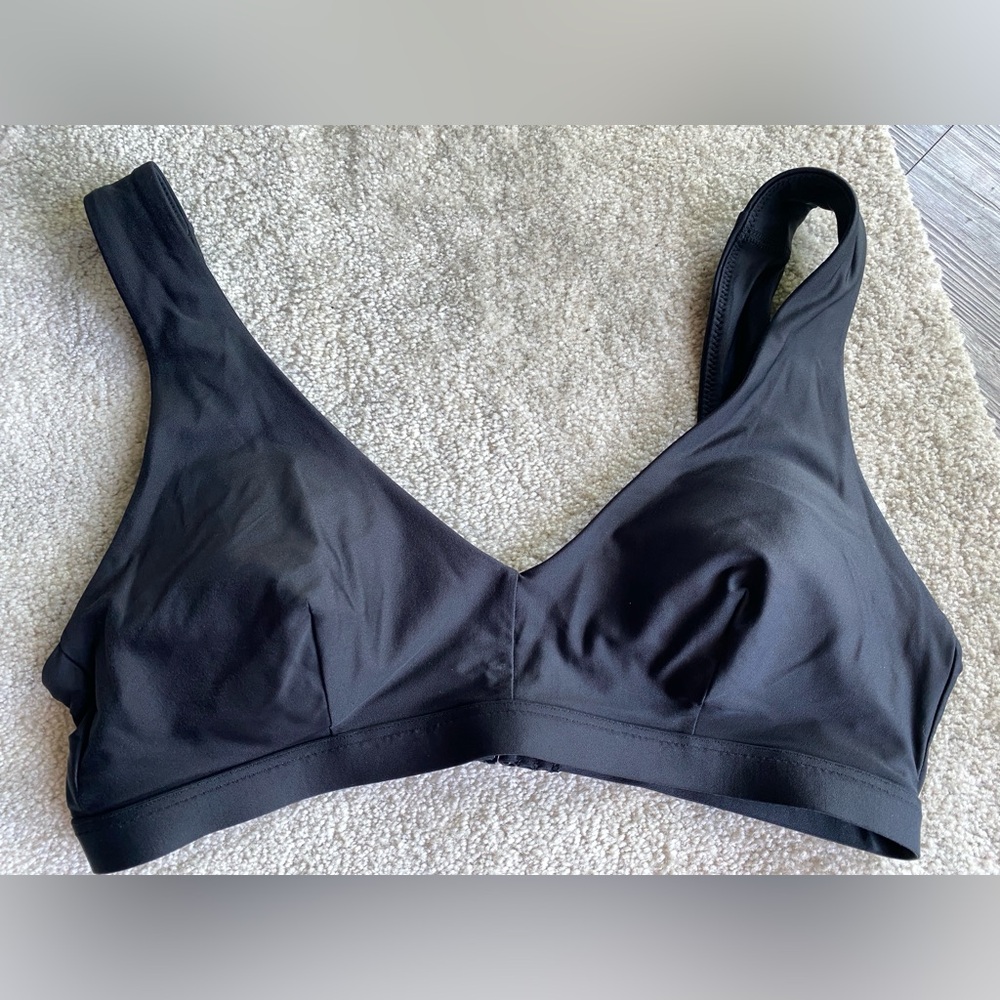 Lululemon women’s bikini top NWOT 38B….size 6